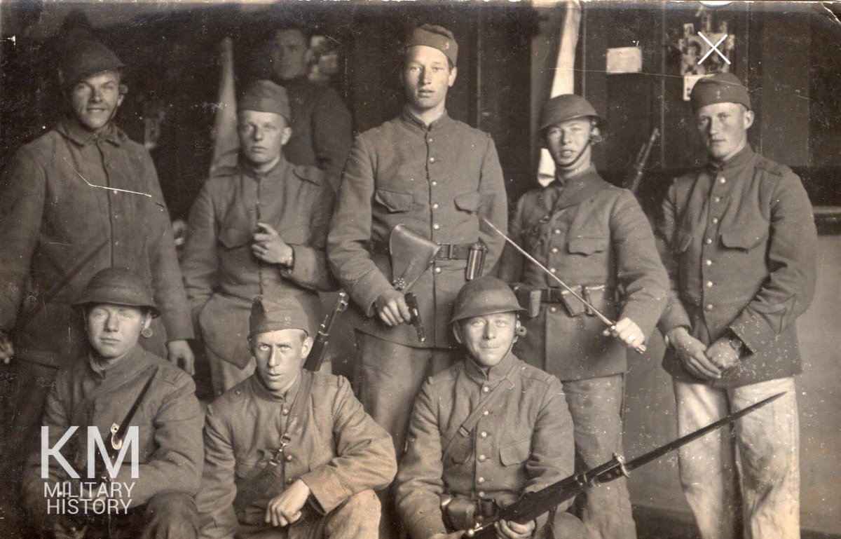 klaasm67's tweet image. There are three veterans in our family — my grandfather (May 1940), my uncle (Indonesia and Korea), and me (Bosnia). On Veterans Day, I always take a moment to remember the two of them. #Veteranendag 🫡🇳🇱