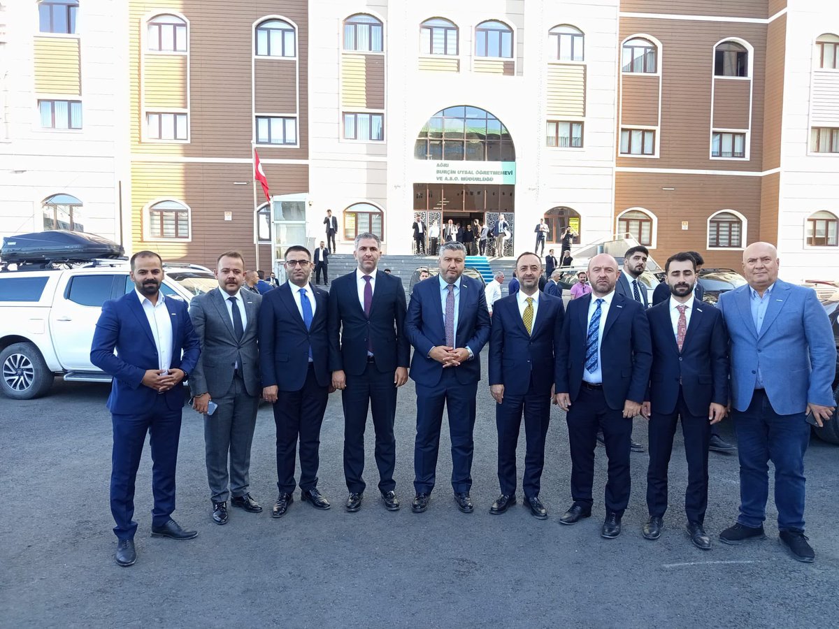 GENÇ ASKON VAN (@gencaskonvan65) on Twitter photo 📍AĞRI
Bugün ASKON Van Şube Başkanımız <a href="/osmancicekel/">Osman Çiçekel</a> GENÇ ASKON Van şube Başkanımız <a href="/HPerihanoglu/">Hakan PERİHANOĞLU</a> GENÇ ASKON Van Yk üyemiz <a href="/EmreLavaskan/">Emre</a> ile birlikte Ağrı ilimizde İsra Holding tarafından yapılacak olan V MALL alışveriş merkezinin Temel atma törenine katılım sağladık. 📍AĞRI
Bugün ASKON Van Şube Başkanımız <a href="/osmancicekel/">Osman Çiçekel</a> GENÇ ASKON Van şube Başkanımız <a href="/HPerihanoglu/">Hakan PERİHANOĞLU</a> GENÇ ASKON Van Yk üyemiz <a href="/EmreLavaskan/">Emre</a> ile birlikte Ağrı ilimizde İsra Holding tarafından yapılacak olan V MALL alışveriş merkezinin Temel atma törenine katılım sağladık.