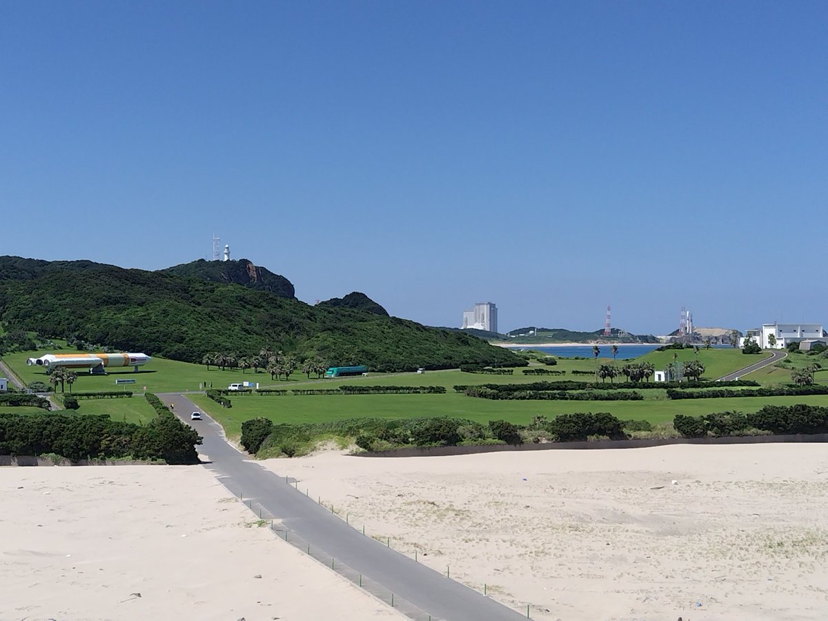 o_shiori13's tweet image. 最後のH2Aロケット打ち上げ準備 50号機が機体移動
asahi.com/articles/AST6W…
種子島は快晴です☀
風もなくH2A打ち上げには絶好の天候ですね
むちゃくちゃ暑いですけども…