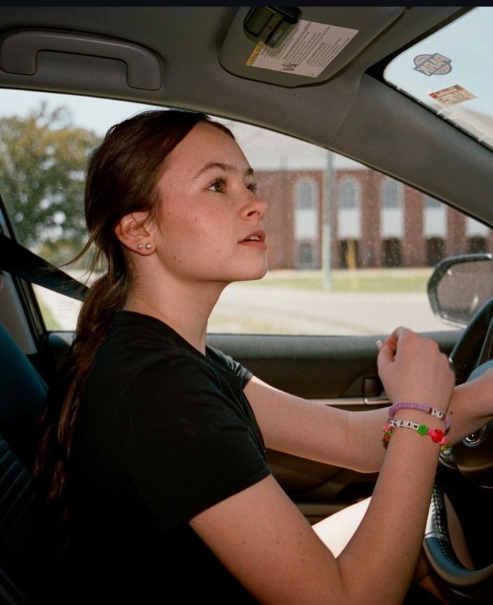 ursCailey's tweet photo. No one can look this gorgeous while driving a car 😭💗

#CaileyFleming #TWD https://t.co/SRFeMv6YA0