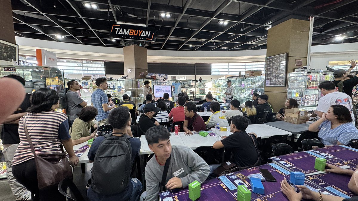 Disiboii's tweet image. Full house at @vibes_tcg learning session + mini tourney with @YGGPilipinas! 🐧🐧