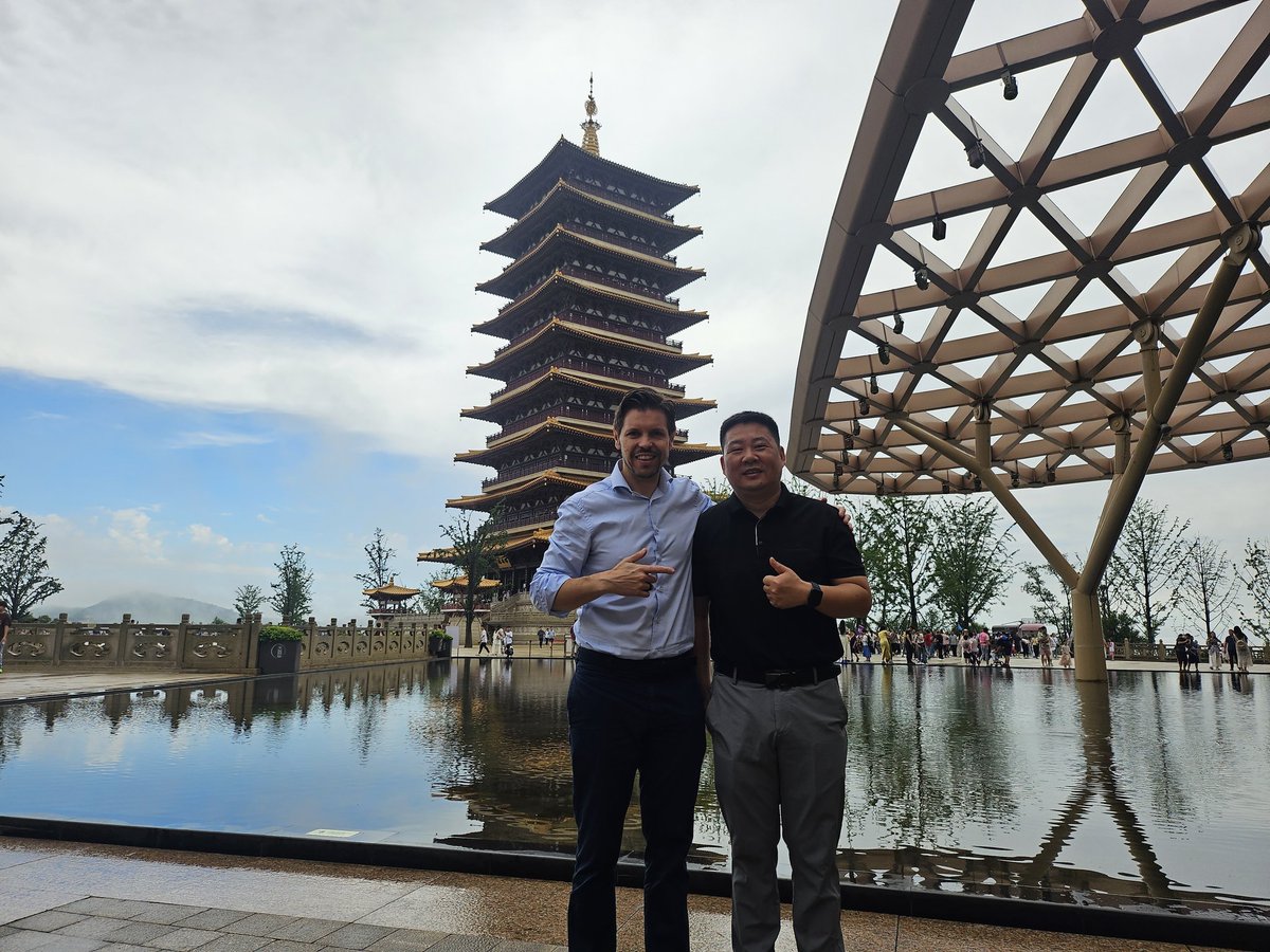 SantosLab_UMCG's tweet image. Had another fantastic time in Nanjing and Nanjing University Hospital 🇨🇳 with an amazing collaborator and reunion with former Santos' Lab PhD student. Thank you so much for the friendship and amazing hospitality. Looking forward to close collaborations 👏👍👌🙏