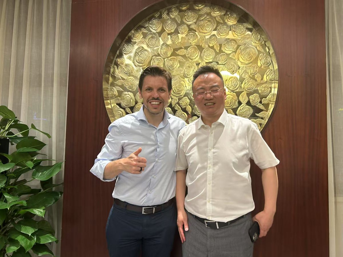 SantosLab_UMCG's tweet image. Had another fantastic time in Nanjing and Nanjing University Hospital 🇨🇳 with an amazing collaborator and reunion with former Santos' Lab PhD student. Thank you so much for the friendship and amazing hospitality. Looking forward to close collaborations 👏👍👌🙏