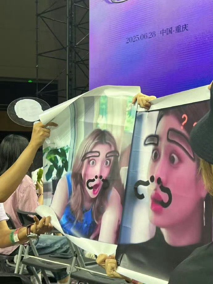 Who brought this? Who did this???

ORMORM CQ FANMEET  #OrmFirstMeetInChongQing