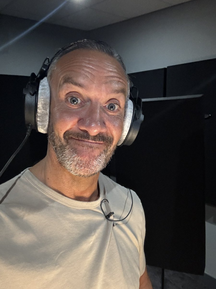NeilAshtonActor's tweet image. I got to hang out with this, some would say disturbed but I say misunderstood, gentleman this week. 🥸 
#brassic #series7 #davey #daveymacdonagh #adr @TheresaVarga @alexveitch @jimpoyser
#dannybrocklehurst @SoniaAllamCDG @skytv @NOW @calamityfilmsuk #tv #comedy #britishcomedy