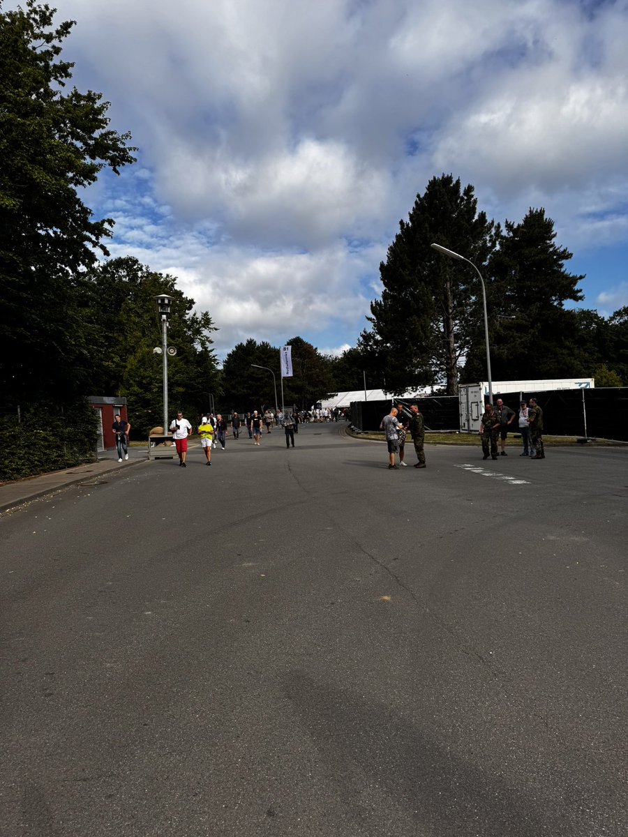Ozelotti23's tweet photo. Auf geht’s
#TdBW #Bückeburg https://t.co/d2RFZkiwCW