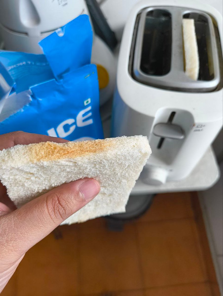 shobhitic's tweet photo. ordered that circumcised, crustless bread thinking they had innovated and made bread that doesn't have a crust.

turns out, they're making normal bread and cutting off the crust before packing 🫠 https://t.co/Rfp5U9GtR1