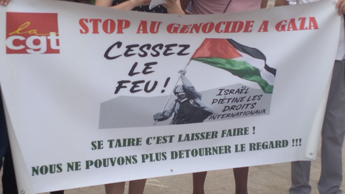 Comme tous les vendredis à 19h des habitants de #Bagnolet se rassemblent devant la mairie en solidarité au peuple de #Gaza pour exiger notamment le Cessez-le-feu, la reconnaissance de la Palestine, la libération des otages...
Merci