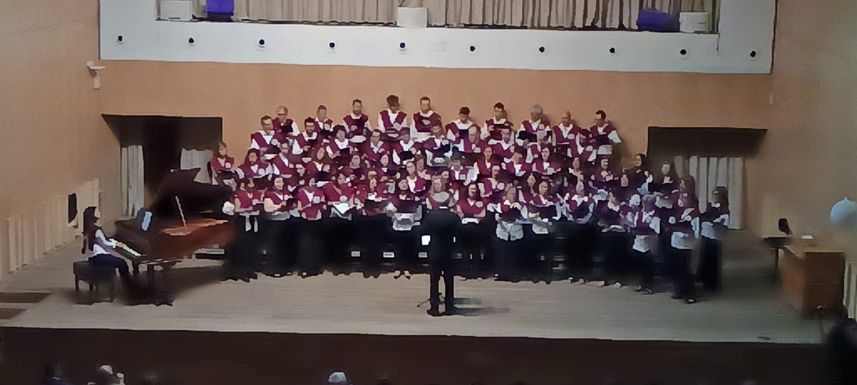 Anoche fue el primer día de nuestro aniversario. Mucha emoción de reencontrarnos con antiguos coralistas y disfrutar juntos de una noche inolvidable. Hoy continuamos.