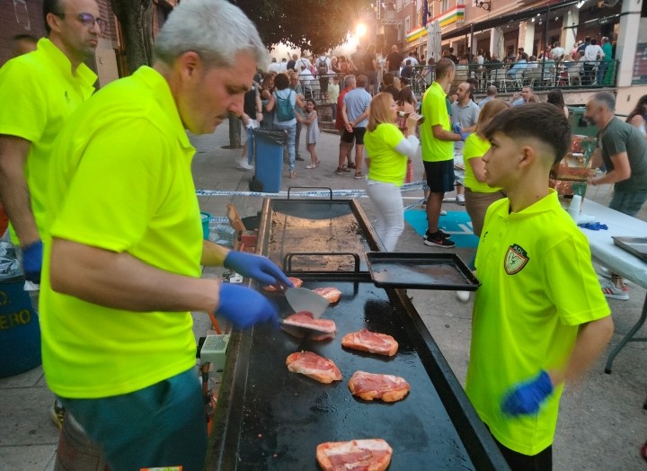 FIESTAS SAN PEDRO SAN MARCIAL - LARDERO 2025;
Degustación de Zapatilla de Jamón, Plaza España, Sábado 28, 20:30h.