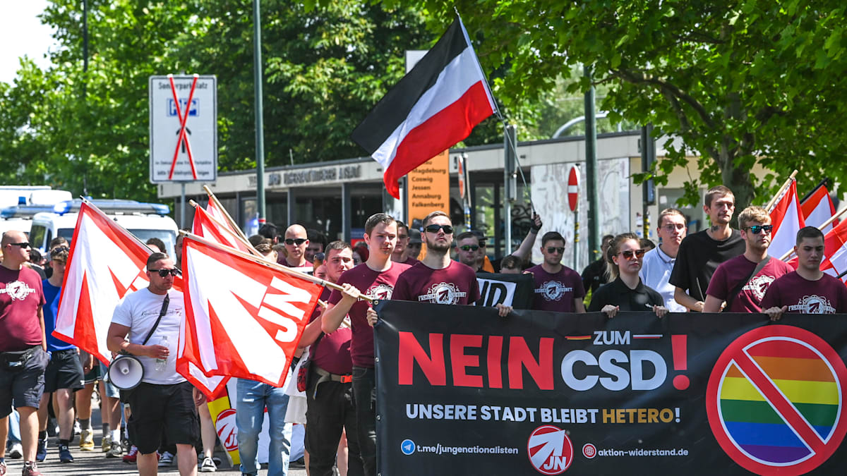 welt's tweet image. Verfassungsschutz warnt vor Gefahr „für Leib und Leben“ von Homosexuellen, Linken und Migranten to.welt.de/O7QmPMO