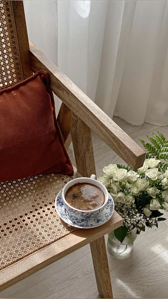 اللهم دبّر لي فرحًا يُنير قلبي من جديد♥️ 
#صباح_الخير