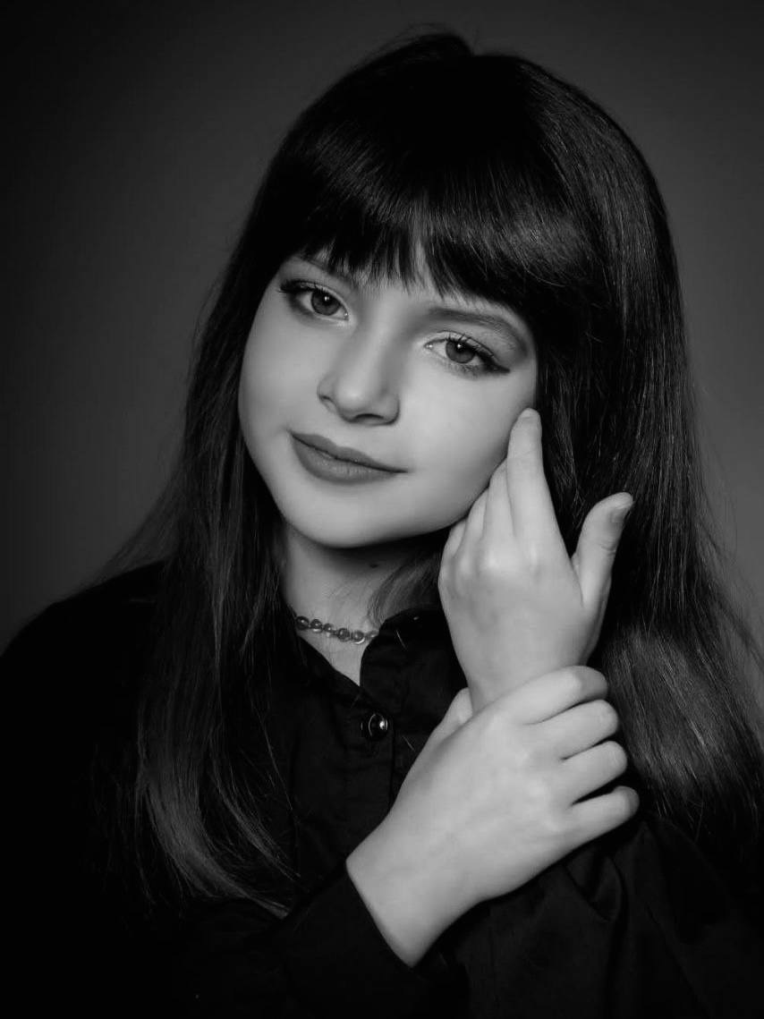 Год назад 28 июня в Крымске похоронили Софию Аверьянову дочь  зам главы Магадана. София была убита 23 июня на пляже в Учкуевке  американской ракетой ATACMS с кассетной боевой частью. 
До своего девятого дня рождения София не дожила чуть больше месяца.
Царствия Небесного, Софии!😢