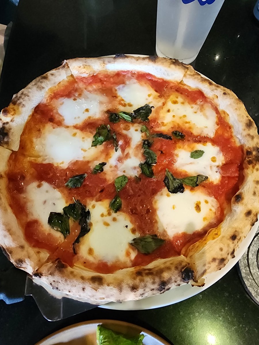 Nabileraa's tweet photo. margherita pizza,Spicy Shrimp Pizza
Burrata cheese salad 🍕🥗🍸
#Danang #vacation https://t.co/im26CBuEw9