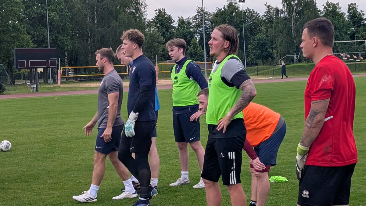 ✌️ Treniņš pirms spēles, kad Leģenda#28 noslēgs futbolista karjeru
👉 Vairāk te: facebook.com/jfcviola/posts…
😎 Par draudzīgi pozitīvu futbolu!
#draudzīgipozitīvsfutbols #jelgavasfutbols #jfcviola #futbols #latvijasfutbols #football #jelgava #amatierufutbols #jfcviolaspēles