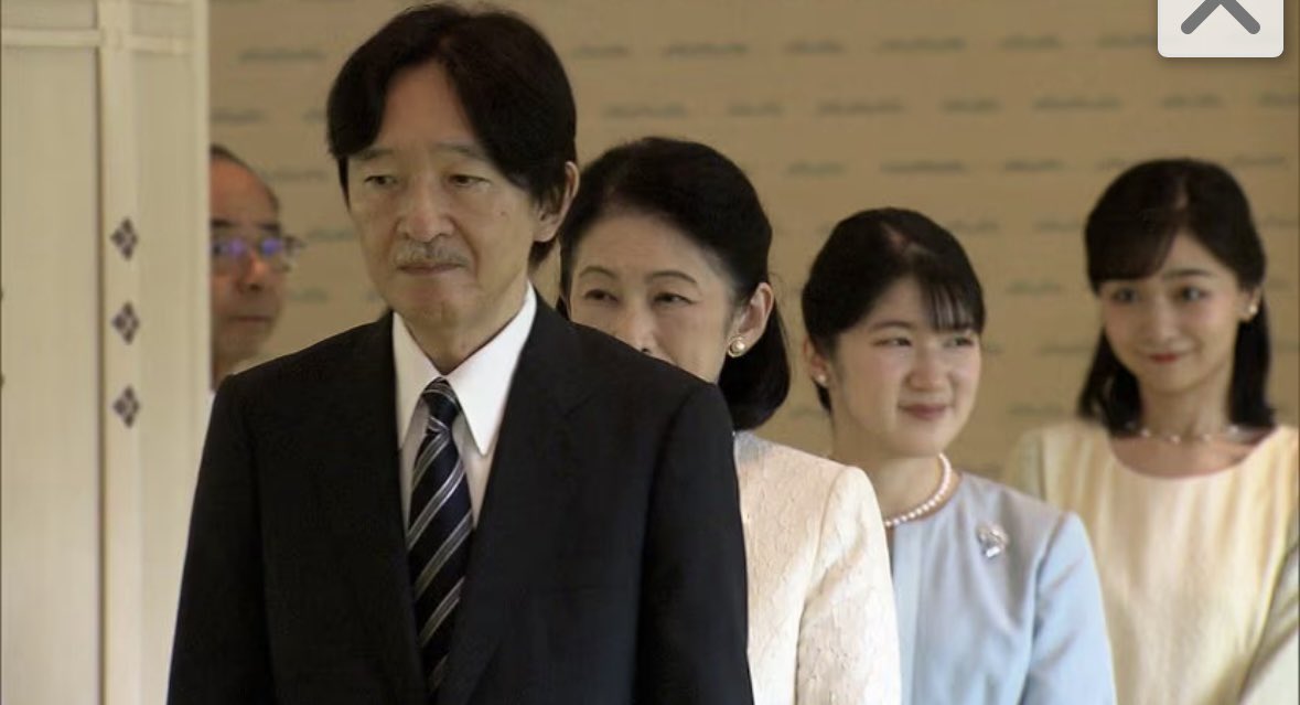 rina_358cococo's tweet image. ◎皇女さまの前を歩く
◎皇女さまを誕生日に呼び付ける
◎内廷皇族でもないのに半蔵門を使う
◎皇太子でもないのに政府専用機を使う
◎家族全員、「秋篠宮」を名字として使う…