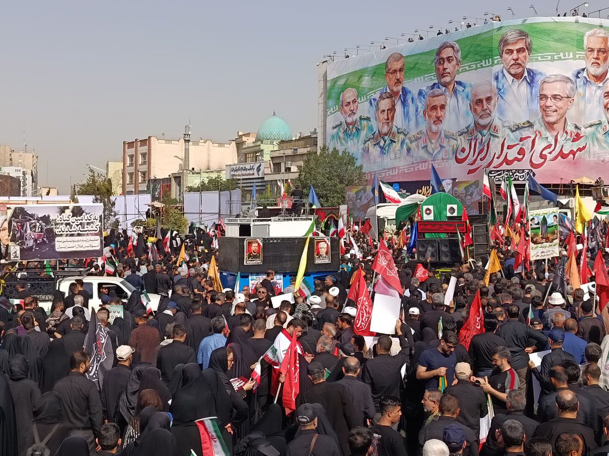 بکشید مارا ملت ما بیدارتر می شود
پیروز جنگ کسی است که بیش از گذشته با سرمایه اجتماعی بیشتر در میدان است
#بدرقه_90میلیونی
#ملت_مقتدر