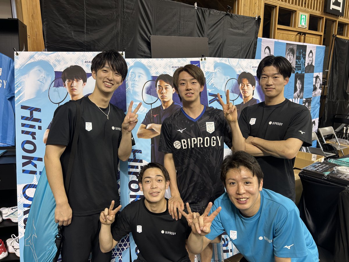 MIZUNOBADMINTON's tweet photo. #全日本実業団バドミントン選手権 
会場盛り上がってます！
どこのコートも熱戦🔥
ミズノブースも見どころ満載ですよ😍

＃ミズノ ＃バドミントン #FOLLOW_YOUR_WILL https://t.co/DLQCla4HNV