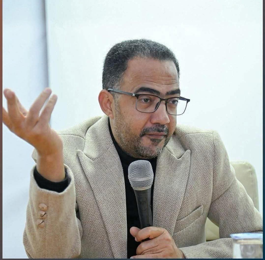 #فواد_الحميري فتنة وهو حي وفتنة وهو ميت
لا حول ولا قوة إلا بالله
اللهم لا تجعلني فاتناً ولا مفتوناً