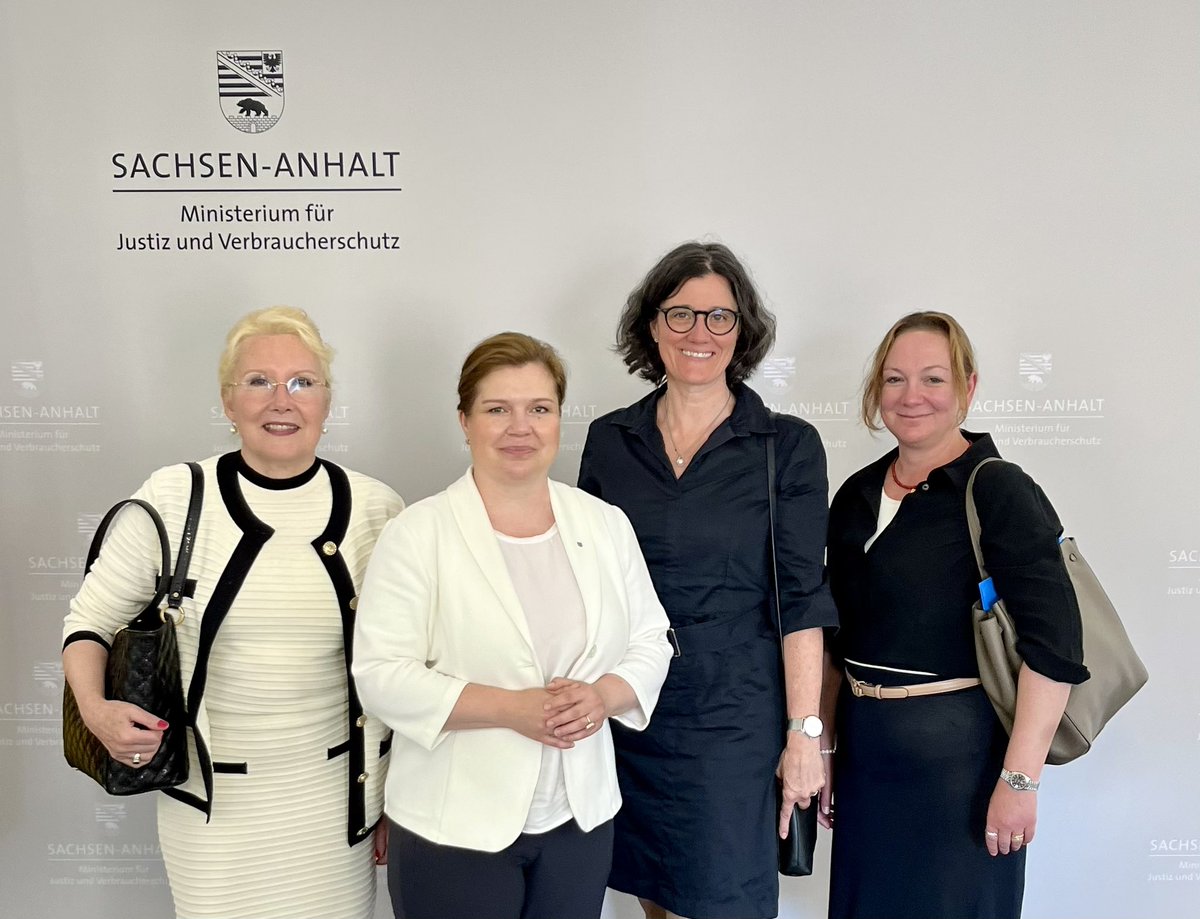 Ministerin #Weidinger &amp; Landesopferbeauftragte Dr. Theren haben sich mit Vertreterinnen der Ostdeutschen Psychotherapeutenkammer getroffen. Es ging u. a. um die Betreuung der Betroffenen des Anschlags in #Magdeburg, Gutachter in gerichtlichen Verfahren und Jugendkriminalität.