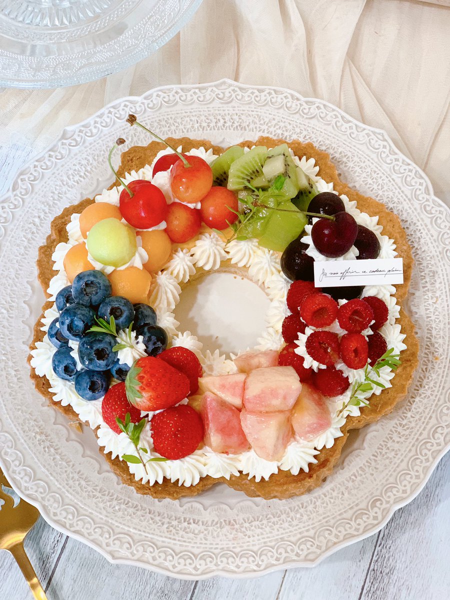 94156033a0210's tweet photo. 6月のフルーツタルト🍓🍒🥝🫐🍑
(アメリカンチェリーとキウイ以外は国産♡) https://t.co/8sN7zKALWf