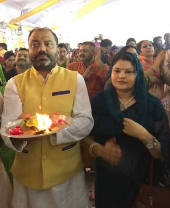 वैवाहिक वर्षगांठ की हार्दिक शुभकामनाएं दादा एवं भाभी को प्रभु आप दोनो को प्रसन्न रखे सुखी रखे स्वस्थ रखे ।