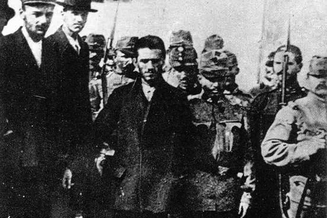 28.06.1914 Гаврила Принцип убил в Сараево Эрцгерцога Фердинанда. Первая мировая началась.