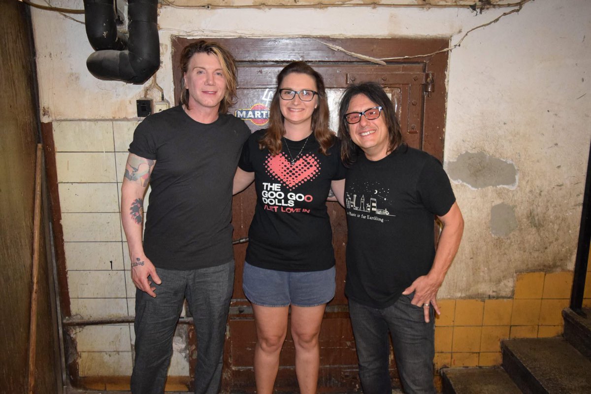 Týpek asi vůbec netuší co to je za lidi.. 🤷🏻‍♀️😁 Já bych byla u vytržení, že mě oznamují Goo Goo Dolls 🤘🫶