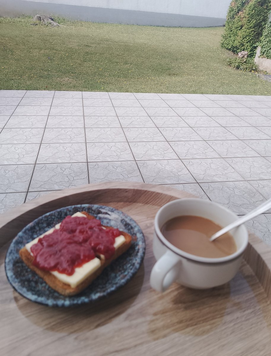 TheSkyIsLimit4's tweet photo. A kakav sam džem od jagoda spremila, nije da se hvalim, ali mogu 'ladno u očajne domaćice 💅🏻 https://t.co/7pGT4rHcNi