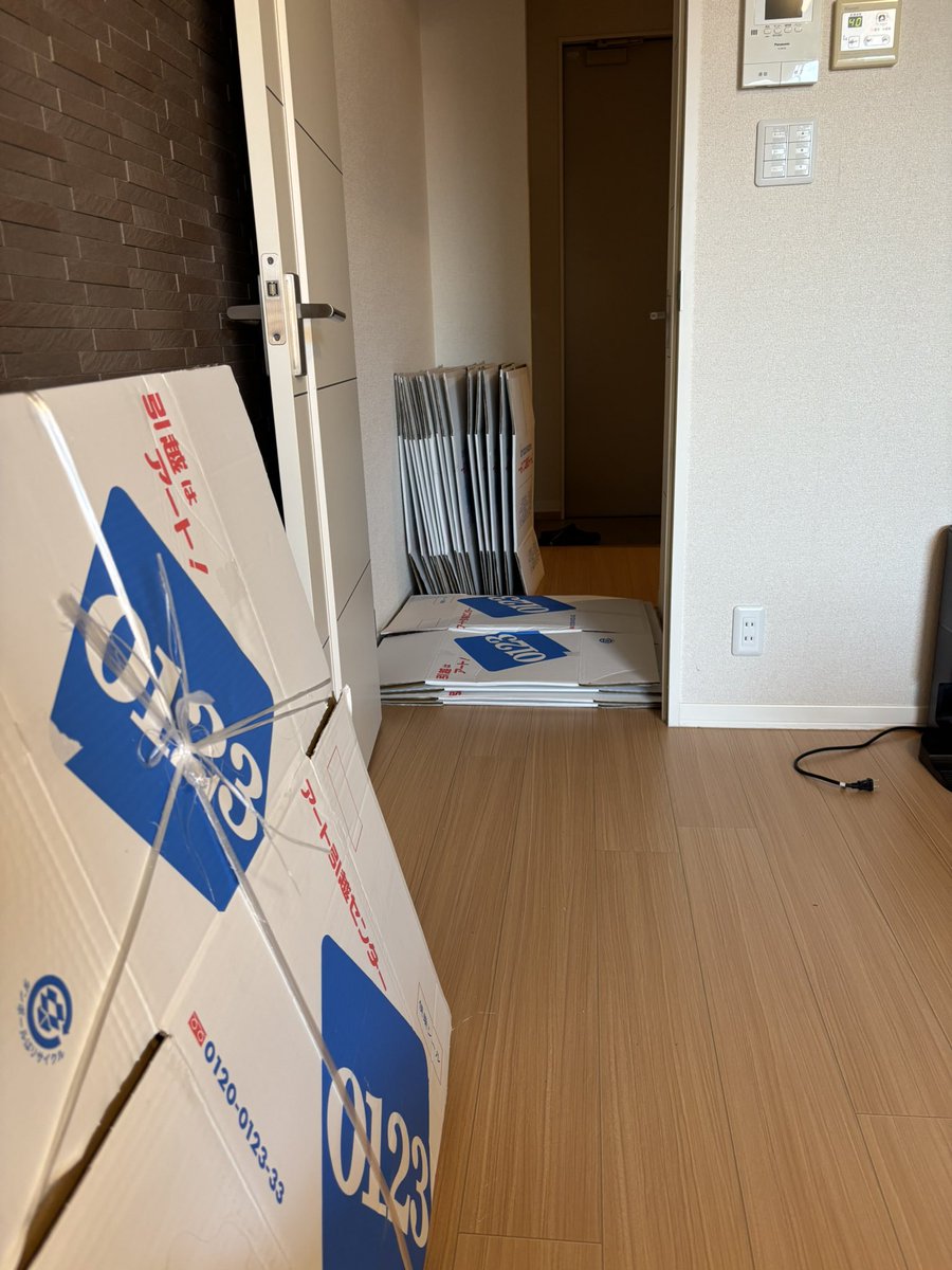 samon_0925's tweet photo. @shizu1333 荷解き終わりました！
50箱です！ https://t.co/DQcdc3Xdge