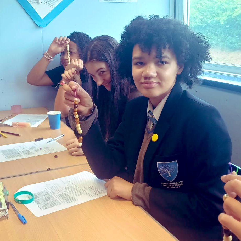 BalaamWood's tweet photo. In RE, Year 7 and Year 9 explored the diversity of prayer across cultures and faiths 🌍🕊️ They then crafted their own meditation and prayer beads — a beautiful blend of reflection, creativity and respect! #ProudToBeMe #REinAction #SpiritualityInSchools https://t.co/8avukMAmT9