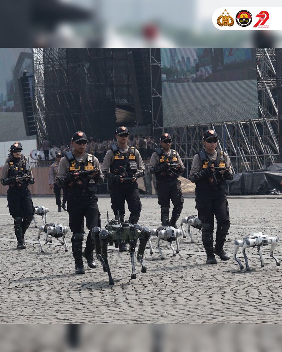 Dalam rangka Hari Bhayangkara ke-79, Polri memperkenalkan 25 unit robot humanoid dan robot anjing (K9) di kawasan Monas, Jakarta. Teknologi ini menjadi wujud modernisasi tugas-tugas Kepolisian, sekaligus bentuk nyata transformasi Polri menuju pelayanan publik yang presisi dan