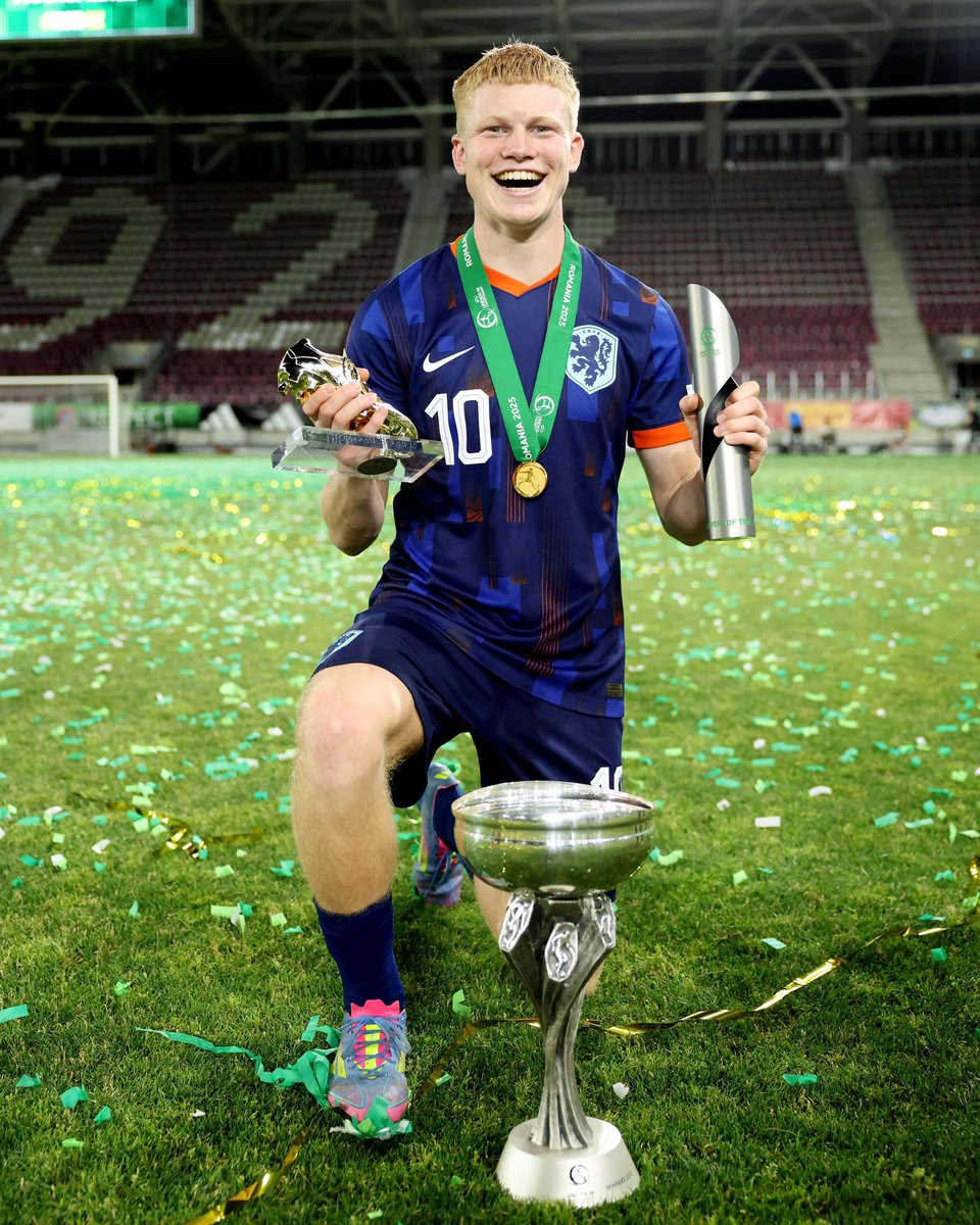 Kees Smit at #U19EURO! 😮‍💨🏆

🔝 Player of the Tournament
🎯 Top scorer (4 goals)

#OranjeJeugd