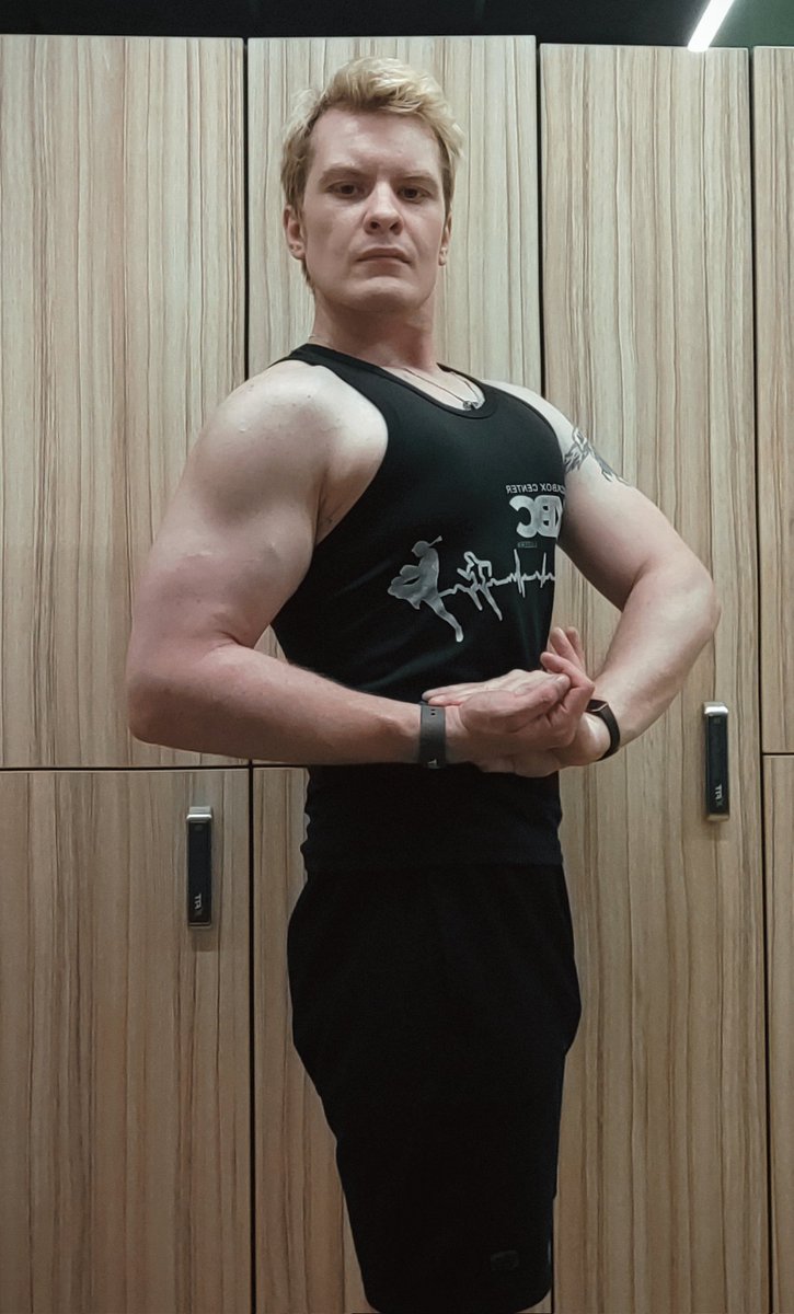 15-00: сидеть приунывать о том, что плохо следим за режимом питания и плохо держим дисциплину
20-00, после ебейшей трени: забыли обеденные метания, мы рождены чтоб стать необъяснимым чудовищем из глубин