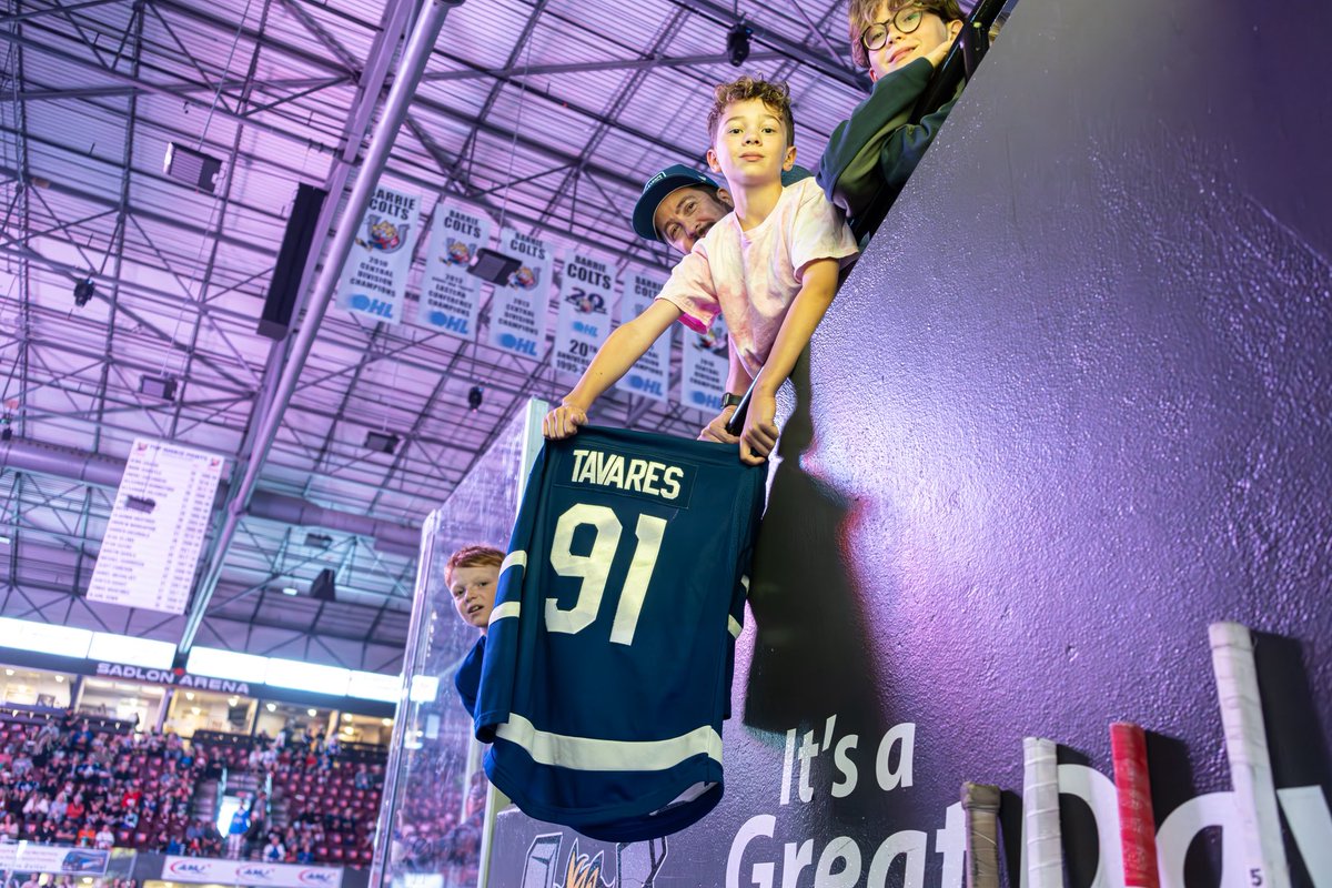 💙 Thank you, <a href="/JohnTavaresFDN/">JohnTavaresFDN</a> for the incredible support you bring to our region! 

Congrats on the the news! It’s going to be an epic season. Go Leafs Go!

#Barrie #GoLeafsGo #BootsBarnBurner