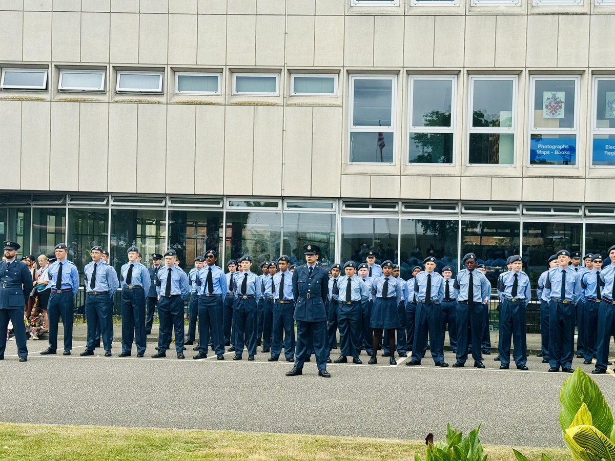 JuliaLopezMP's tweet image. It was wonderful to celebrate Armed Forces Day this morning at the Town Hall.
It’s a day when we say thank you to all those who serve or who have previously served our country in the military, and the families who support them.
There was an especially big showing this year…