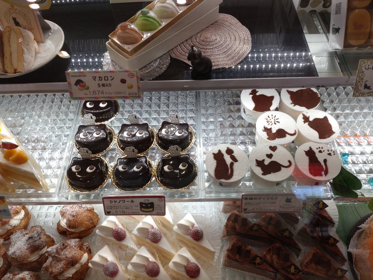 sincerity1959's tweet photo. ＃猫 好きなら喜びそうな店、＃シャノワール でケーキをいただきました。 https://t.co/imt6RuNNWY