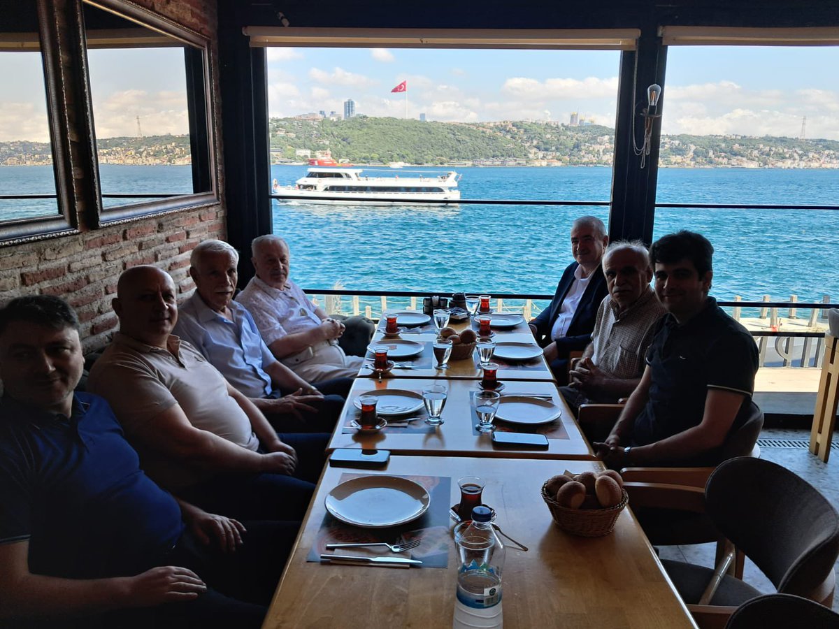 İstanbul ziyaretimiz kapsamında Adalet Eski Bakanımız Sayın İsmail Müftüoğlu ve kıymetli dostlarımızla bir araya gelmekten büyük memnuniyet duyduk. Değerli sohbetleri ve misafirperverlikleri için teşekkür ederiz.