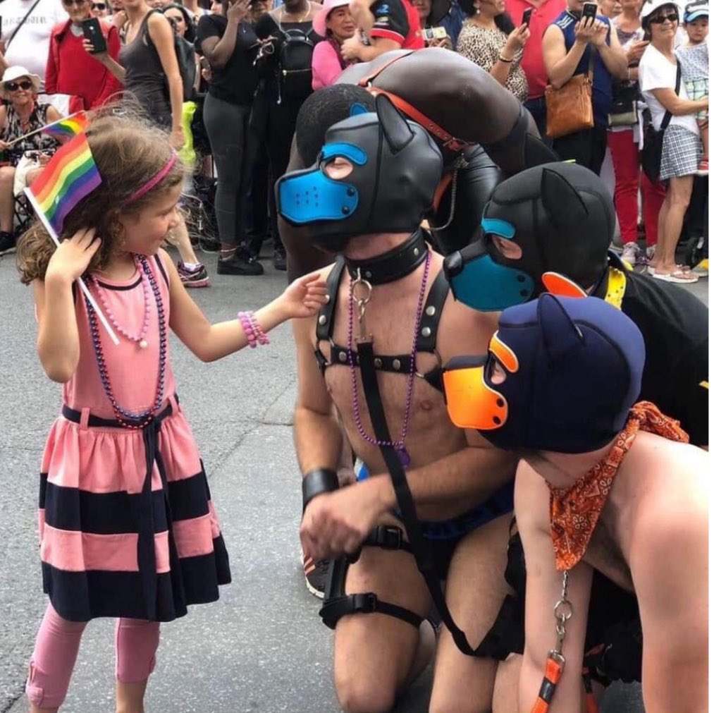 emmasofiastahl's tweet photo. Är det barnen eller ”hundarna” som behöver detta? https://t.co/IFX3MuzsnV