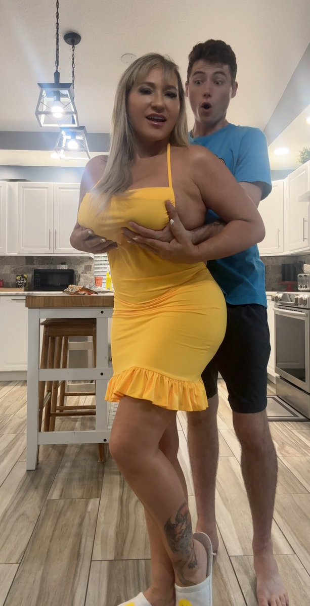 ๐๐๐ฅ๐จ๐ง๐ฒ ๐๐๐ฅ๐จ๐ง๐ฌ XBIZ MIAMI MAY 18-24 (@melonymelonsxxx) on Twitter photo RT if you love my MILFY vibes! I can't tell if <a href="/jodie_johnson21/">Jodie Johnson</a> is more excited about my ASS or HUG TITS!!! RT if you love my MILFY vibes! I can't tell if <a href="/jodie_johnson21/">Jodie Johnson</a> is more excited about my ASS or HUG TITS!!!