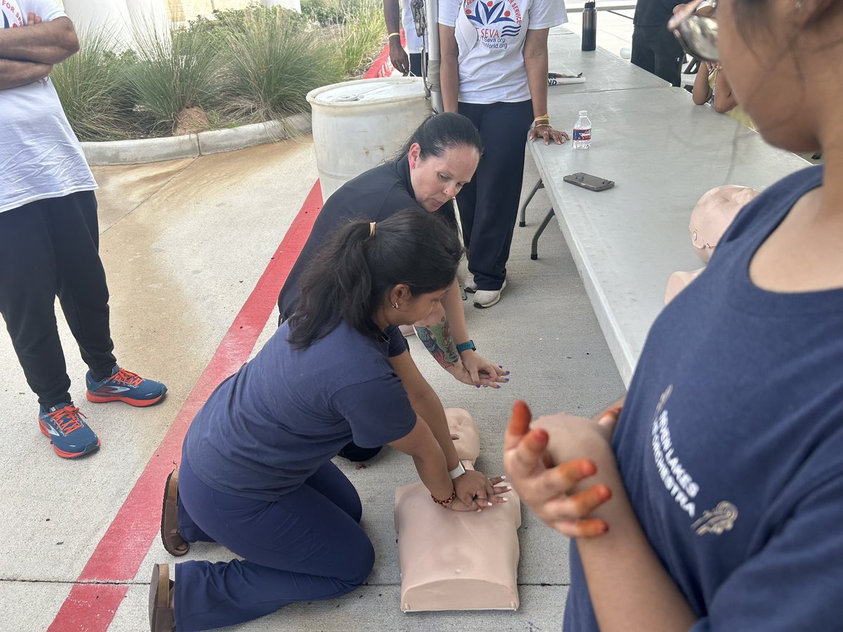 mpv603's tweet image. Paramedics Richmond & Willis recently attended the International Day of Yoga where they did a little light stretching and demonstrated hands-only CPR. “Yoga for One Earth, One Health.” 🚑🧘🏼♀️📷: J. Richmond