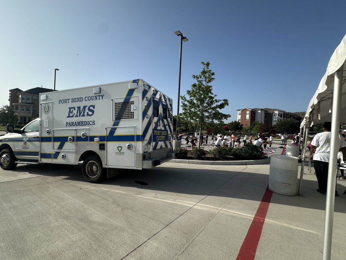 mpv603's tweet image. Paramedics Richmond & Willis recently attended the International Day of Yoga where they did a little light stretching and demonstrated hands-only CPR. “Yoga for One Earth, One Health.” 🚑🧘🏼♀️📷: J. Richmond