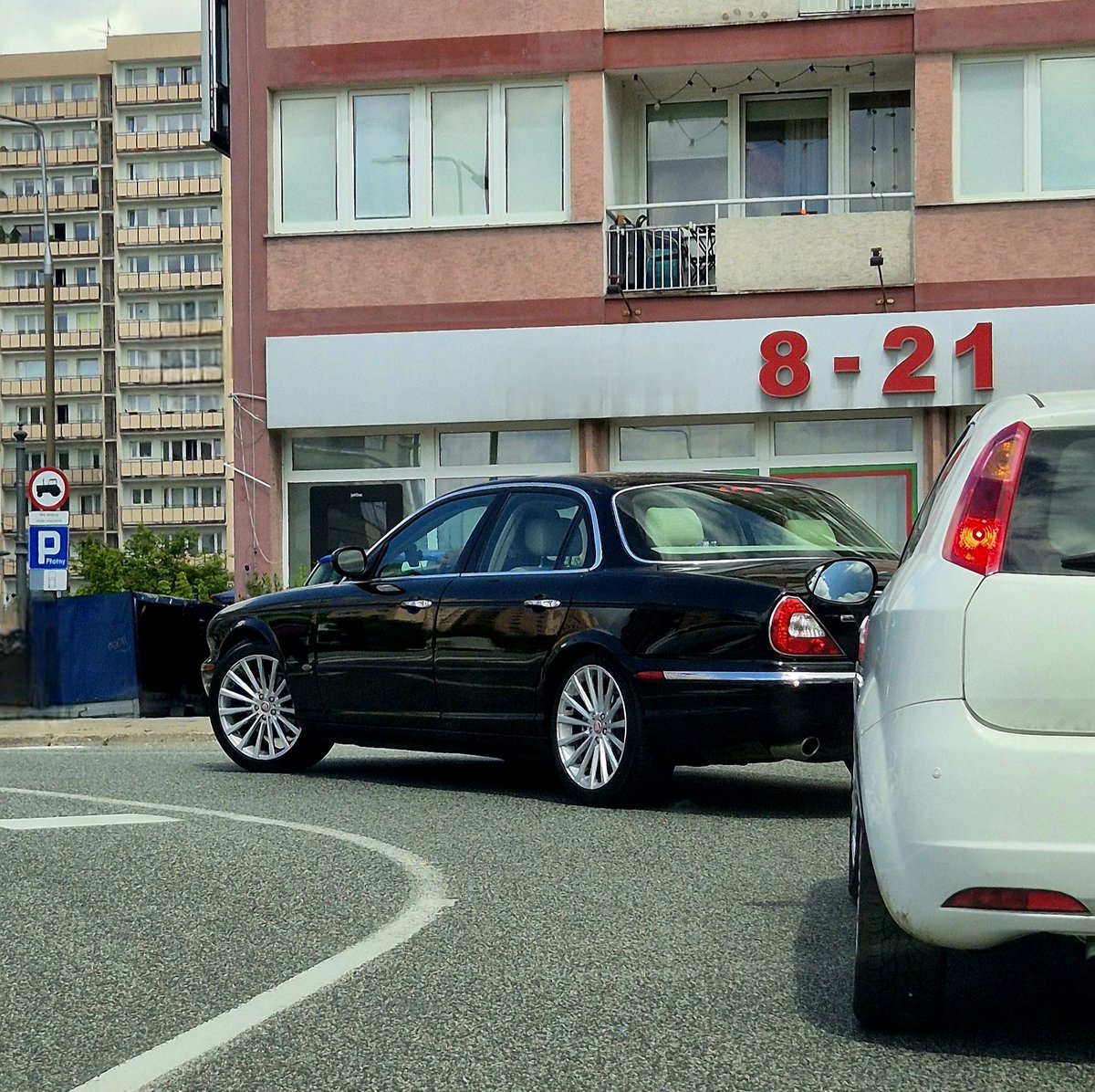GuyInFlight's tweet image. Another @Jaguar that becomes even more classy with age*, eh @MaxK_J @IanCallum @LUDENClassics?
* surely the sign of a classic
