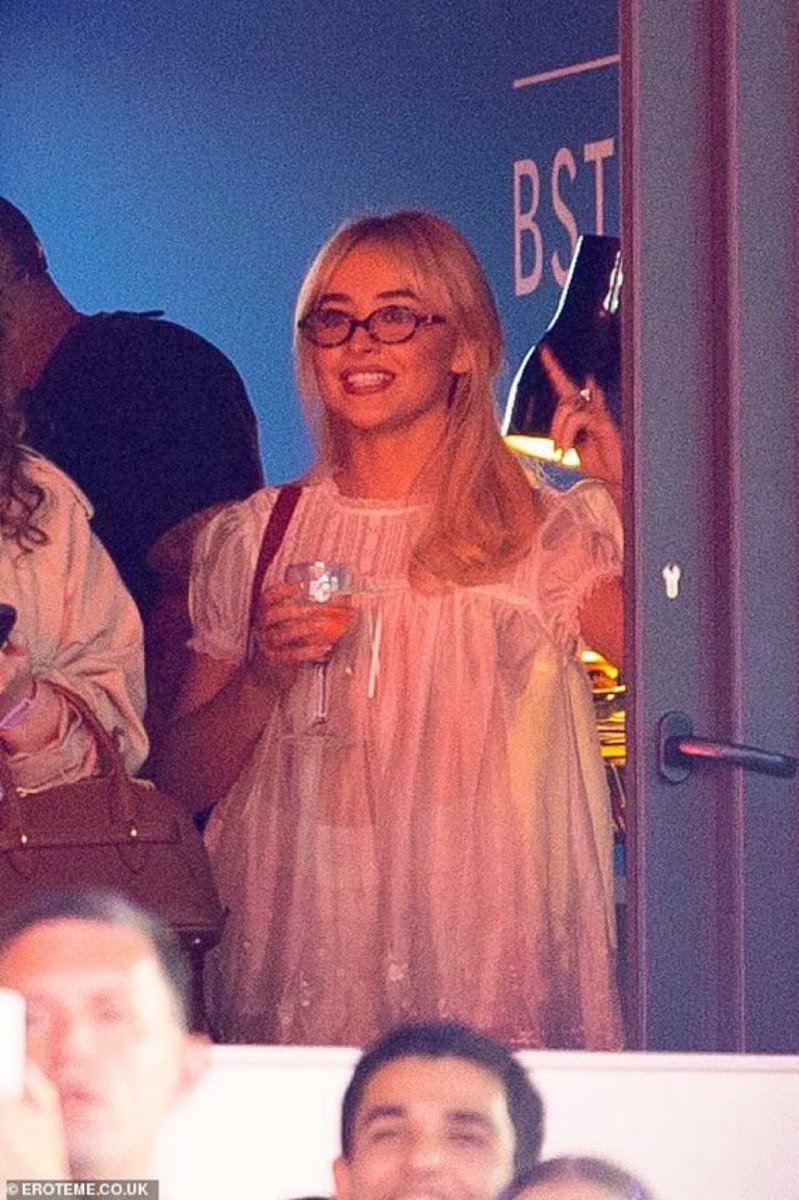 A SABRINA. O SHOW DA OLIVA MEU DEUS TO PASSANDO MAL GENTE GENTE