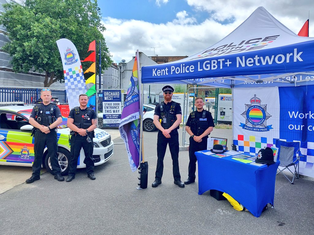 KentPoliceDart's tweet image. Our #Dartford Beat Officers and the Community Liaison Officer are looking forward to celebrating #Pride2025 with those attending today.
We are outside, in the corner from 1pm-7pm. Come and say hello 🏳️🌈👋. KS
#DartfordPride #CommunitySafetyUnit #PoliceWithPride