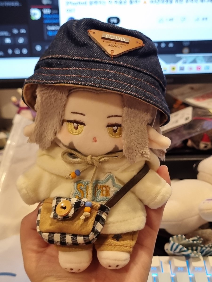 #솜솜옷장터 #무솜인덕장터
15cm 중국 옷장 판매합니다!
캐쥬얼룩인데 귀여워요 
사진상 구성 모자+티+바지+가방
어디옷장인지 이름은 모르겠습니다 ㅠㅅㅠ
운송비미포함 1만원이고, 트친분들은 소량 할인해드려요!

옾챗이나 디엠주세요!
open.kakao.com/me/hakking_doll