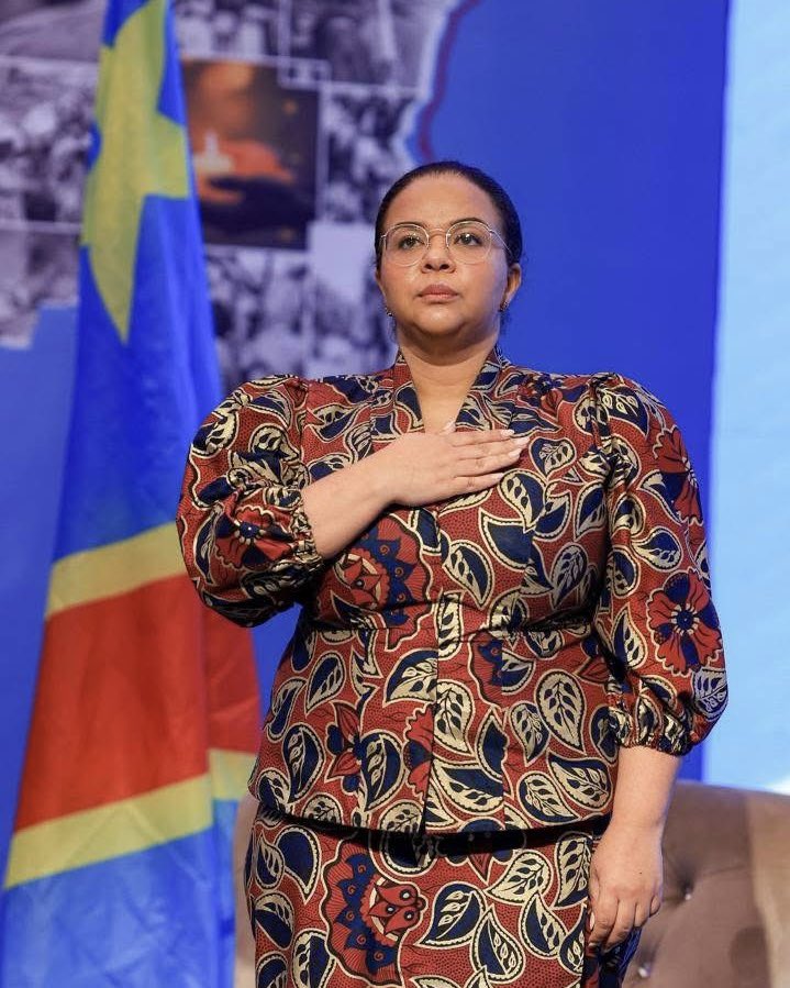 AltesseMulamba's tweet image. Il y a des femmes dont le parcours force le respect, non par le bruit qu’elles font, mais par la trace qu’elles laissent. La Ministre Thérèse Kayikwamba Wagner (@kayikwambaT) en fait partie.
Dans ce dossier complexe, elle a su porter la voix du Congo avec discrétion mais…