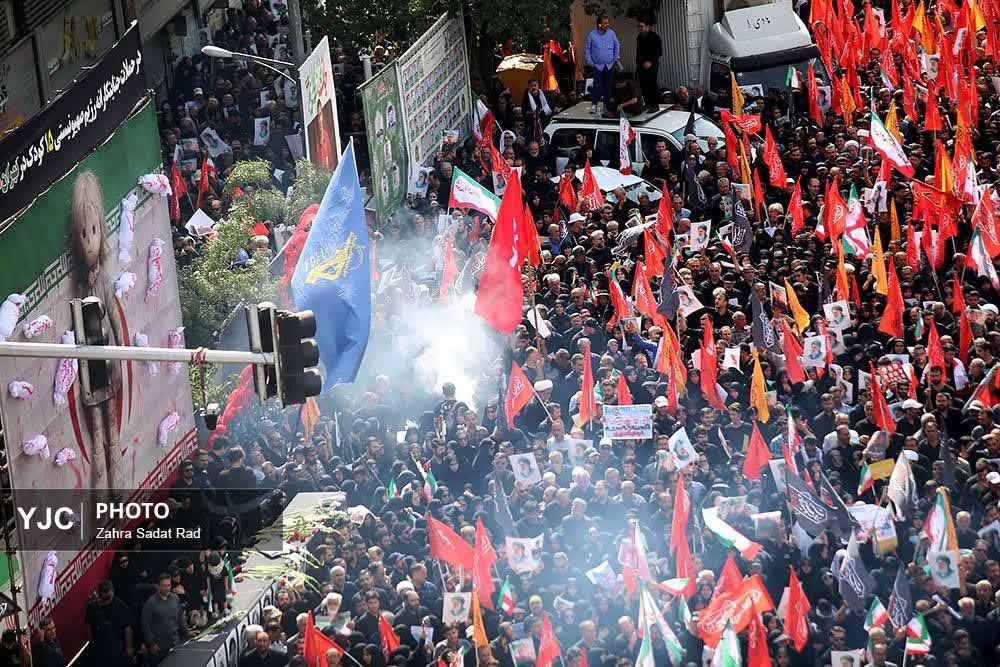 bahare_Strong's tweet image. و حزن اگر شما را
یاد خدا میاندازد،
نشان عیار بالای قلب شماست
#بدرقه_90میلیونی
#مردم_حسینی
