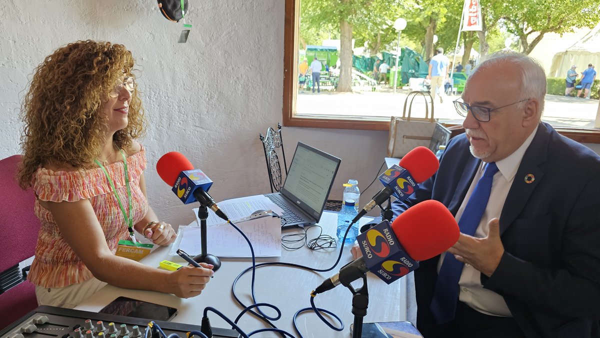 🎤📹 Los medios de comunicación están presentes en la 63ª Feria Nacional del Campo. Varios de ellos han podido entrevistar en sus estands estos días al director de la <a href="/FeriaCampo/">Fercam</a> Pablo Camacho y al alcalde de Manzanares Julián Nieva 📰🎙️