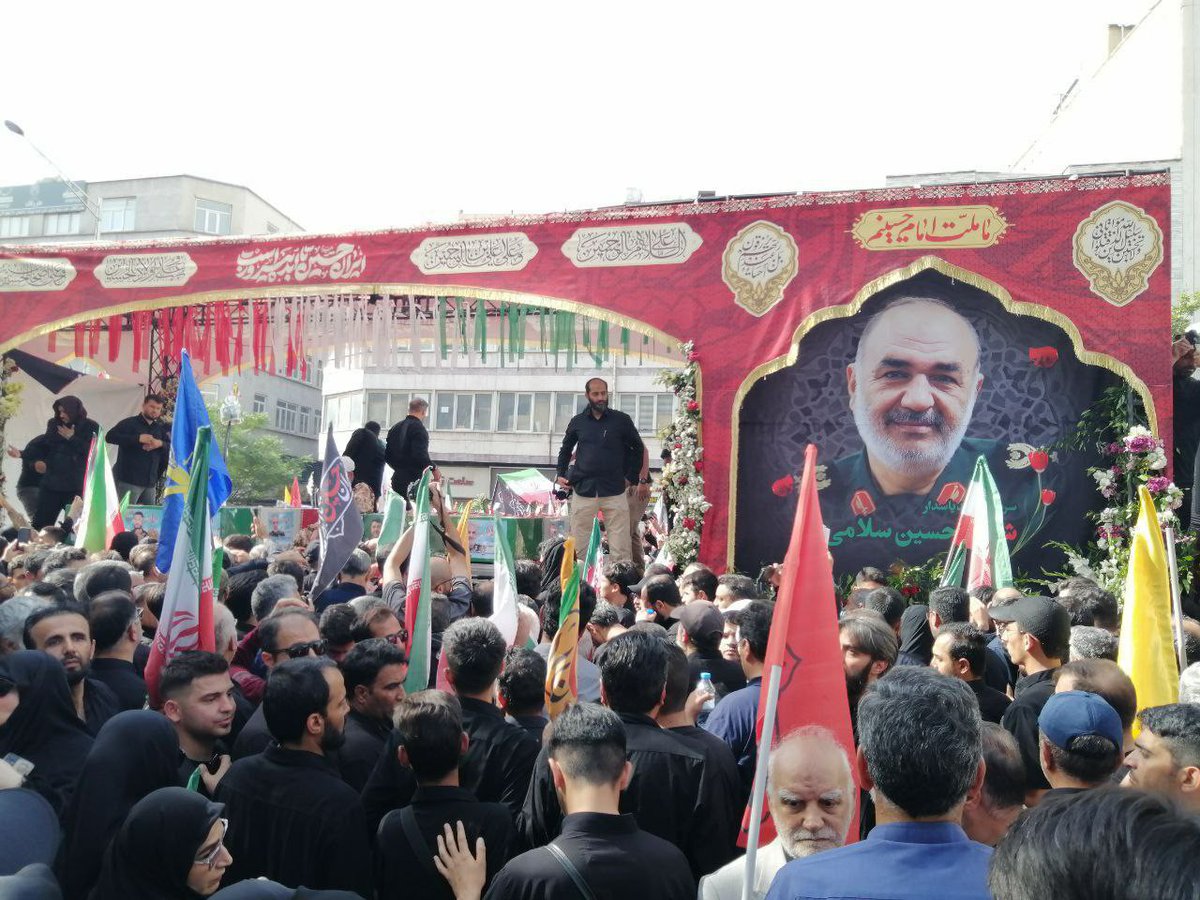برای بیعت با شهدا و اعلام برائت از دشمن مشترک، از همه قشرها آمده بودند🇮🇷

#فداییان_ایران
#بدرقه_90میلیونی